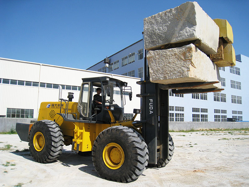 大型越野叉车（四轮驱动叉车）价格 — 九体育手机入口